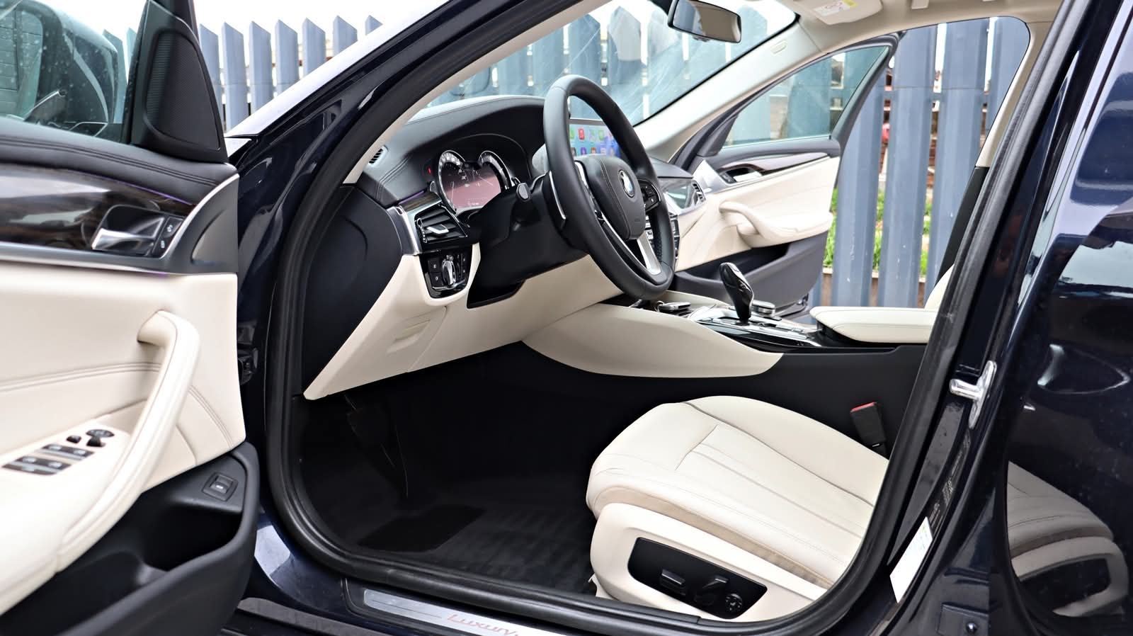 BMW 520 G31 Touring 2.0D 190 CP LuxuryLine - poza 12