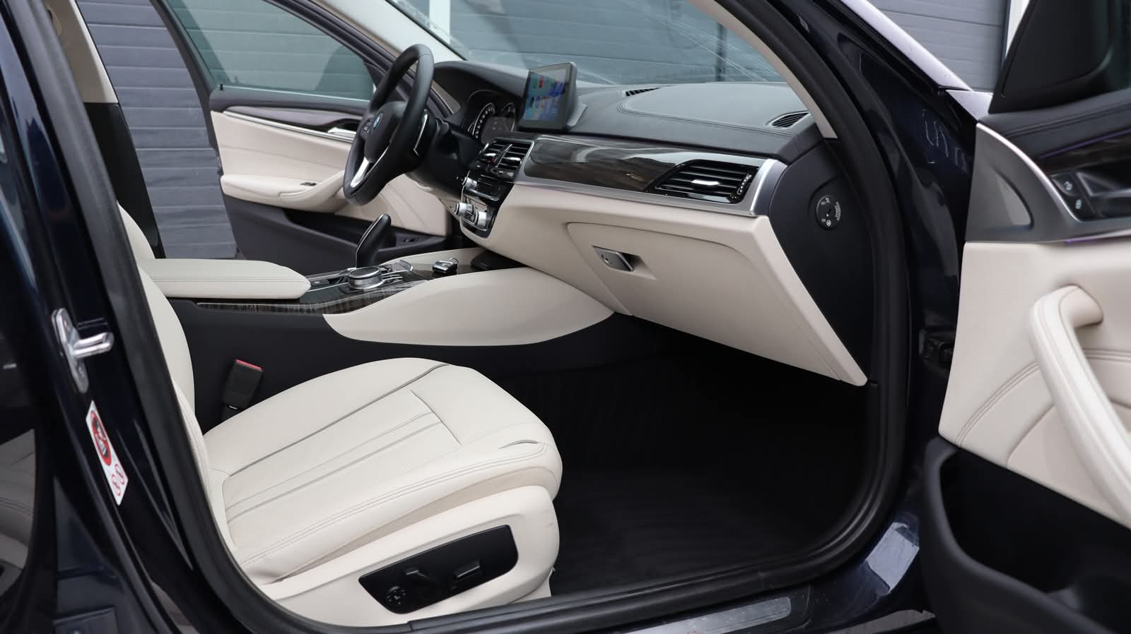 BMW 520 G31 Touring 2.0D 190 CP LuxuryLine - poza 15
