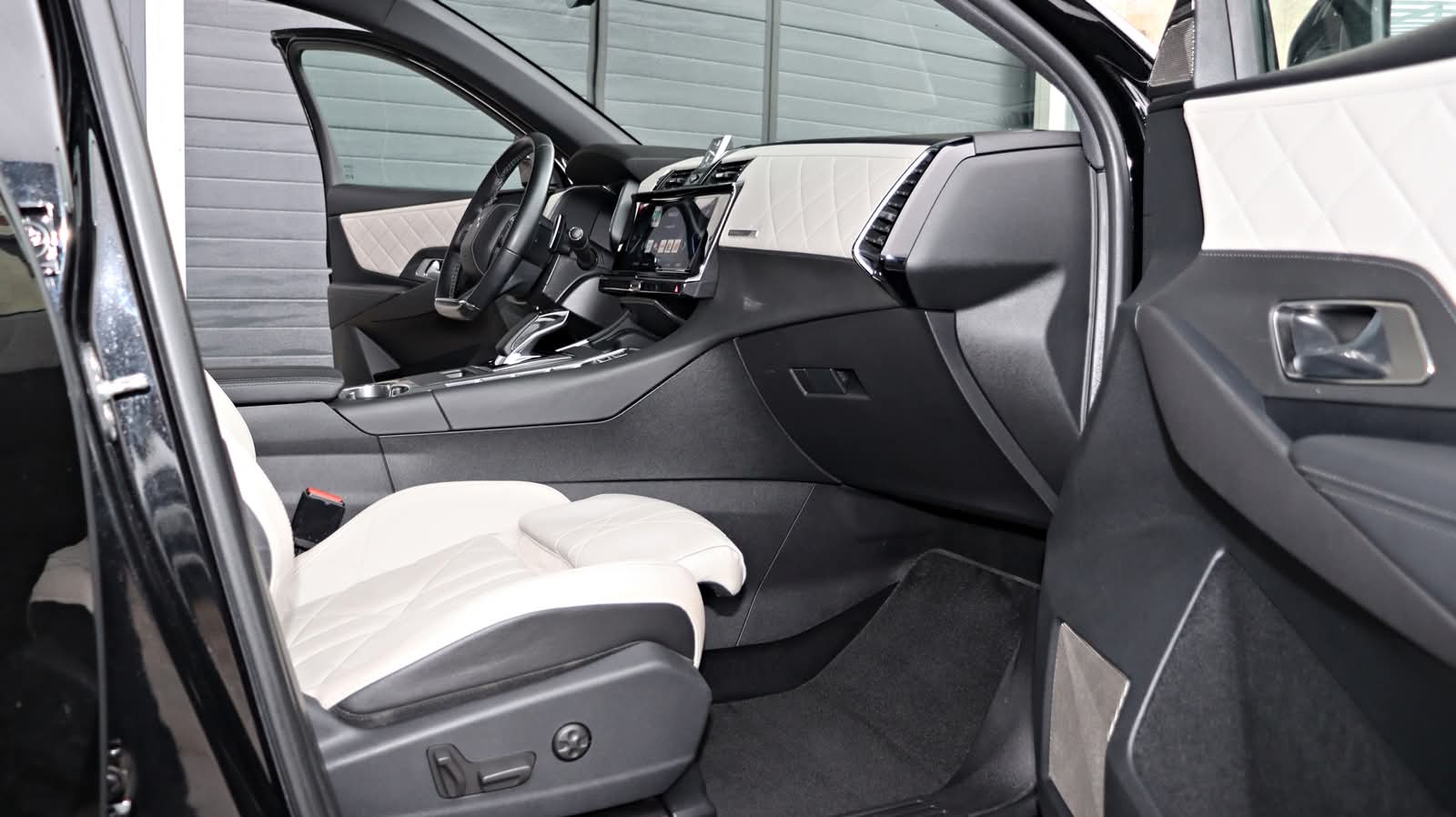 DS 7 Crossback 1.6 PureTech 225 CP Plug-in Hybrid - poza 15
