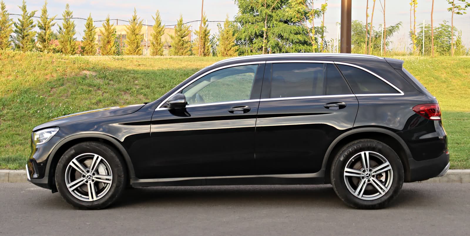 Mercedes GLC 300d Facelift 4MATIC 245 CP G-TRONIC - poza 6